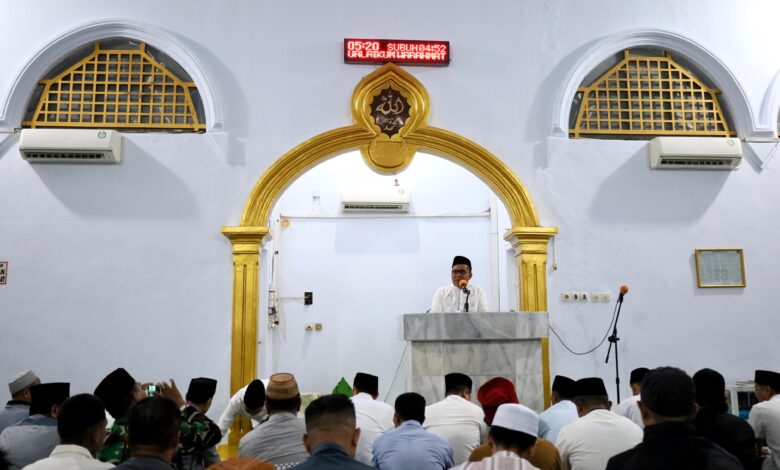 Bawakan Ceramah Singkat di Subuh Pertama Ramadan 1445 Hijriah, Danny Pomanto Ingatkan Peran Jagai Anakta'