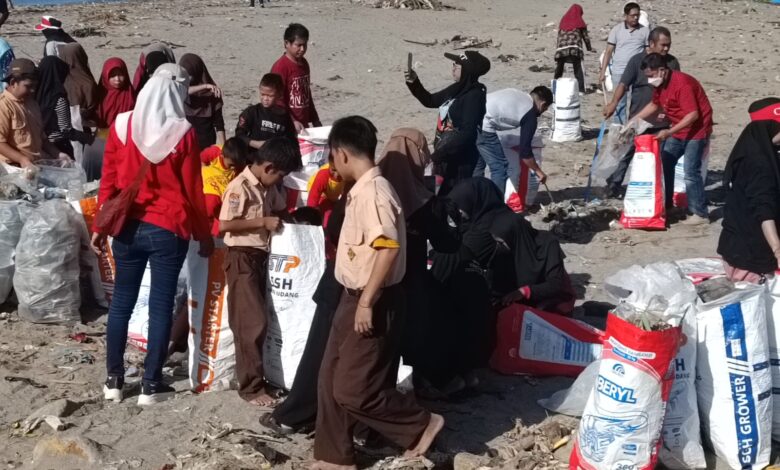 Lintas Komunitas hingga Pelajar di Bulukumba Ikut Aksi Bersih-Bersih