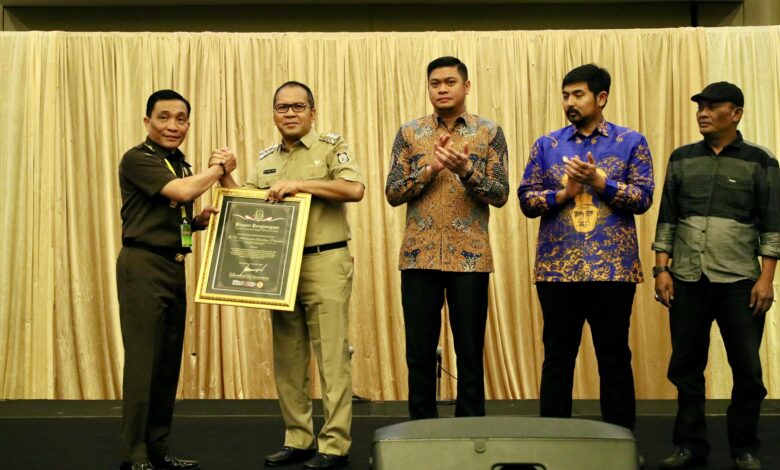 Kejati Sulsel Beri Penghargaan Danny Pomanto: Role Model Kepala Daerah