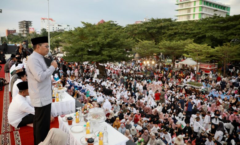 Danny Pomanto Buka Puasa Bersama Ribuan Anak Yatim dan Kaum Duafa