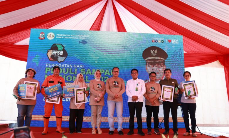 Peringatan HPSN 2024, Wali Kota dan Ketua TP PKK Makassar Apresiasi Tenaga Kebersihan Hingga Instansi Terbaik