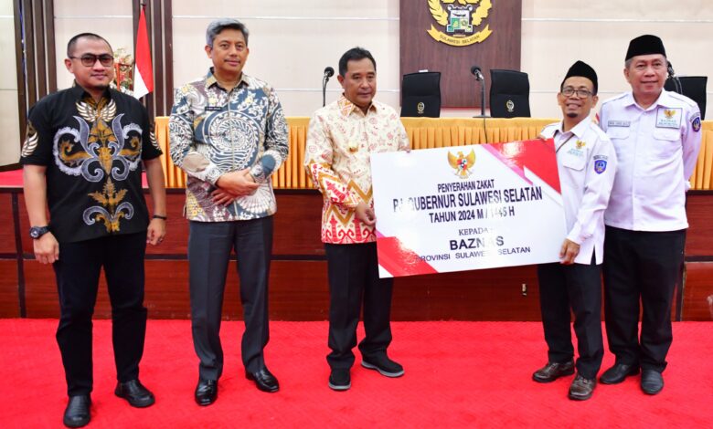 Pj Gubernur Sulsel Serahkan Zakat ASN Pemprov ke Baznas