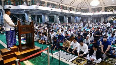 Tarawih Malam Kedua Ramadan di Masjid Al-Markaz, Bahtiar Baharuddin Sampaikan Gerakan Berbagi Bahagia