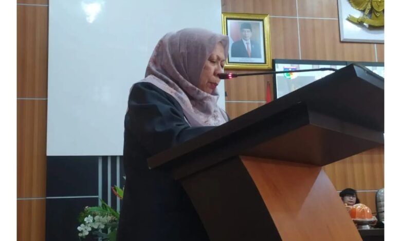 Wawali Reny Bacakan Penjelasan Wali Kota Palu Terkait Empat Ranperda di DPRD Palu