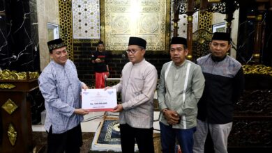 Safari Ramadan, Danny Pomanto Disambut Hangat Jemaah Masjid Nurul Ittihad Kalukuang