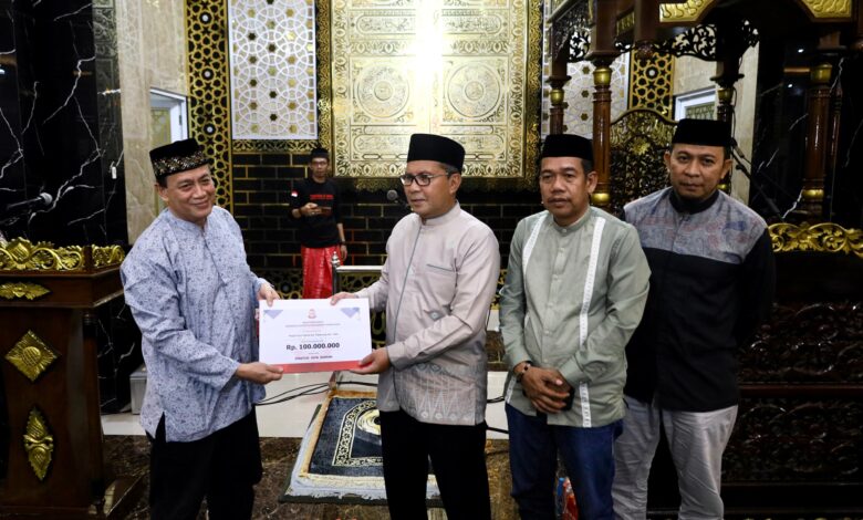 Safari Ramadan, Danny Pomanto Disambut Hangat Jemaah Masjid Nurul Ittihad Kalukuang