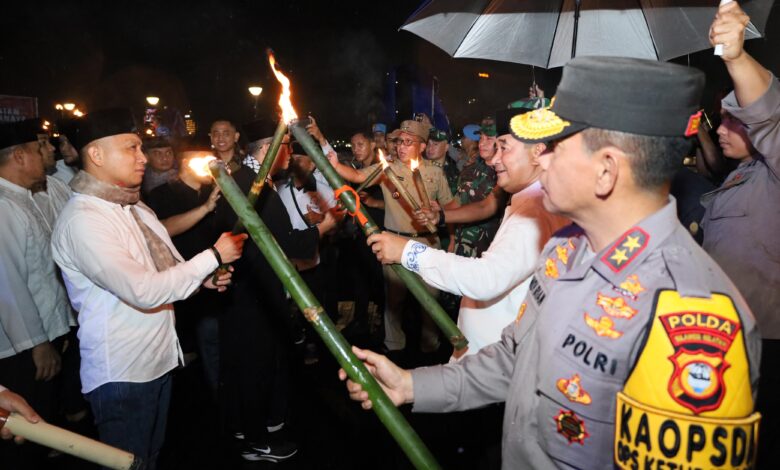 Danny Pomanto Sampaikan Makna Idul Fitri di Tengah Meriahnya Pawai Obor