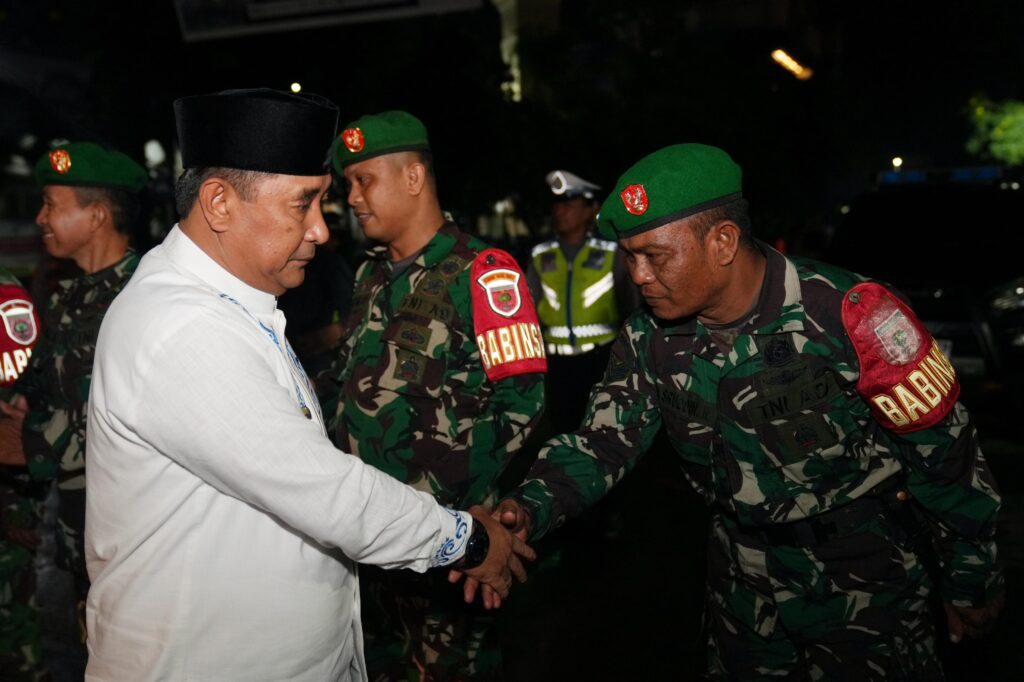 Pj Gubernur Bahtiar dan Forkopimda Pantau Keamanan dan Bagikan Paket Lebaran di Malam Takbiran