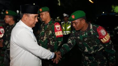 Pj Gubernur Bahtiar dan Forkopimda Pantau Keamanan dan Bagikan Paket Lebaran di Malam Takbiran