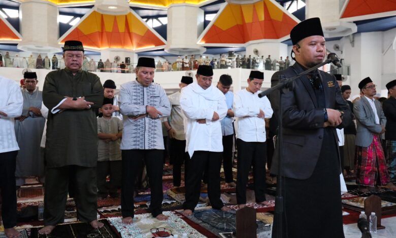 Danny Pomanto Bersama Pj Gubernur Sulsel Salat Ied di Masjid Kubah 99