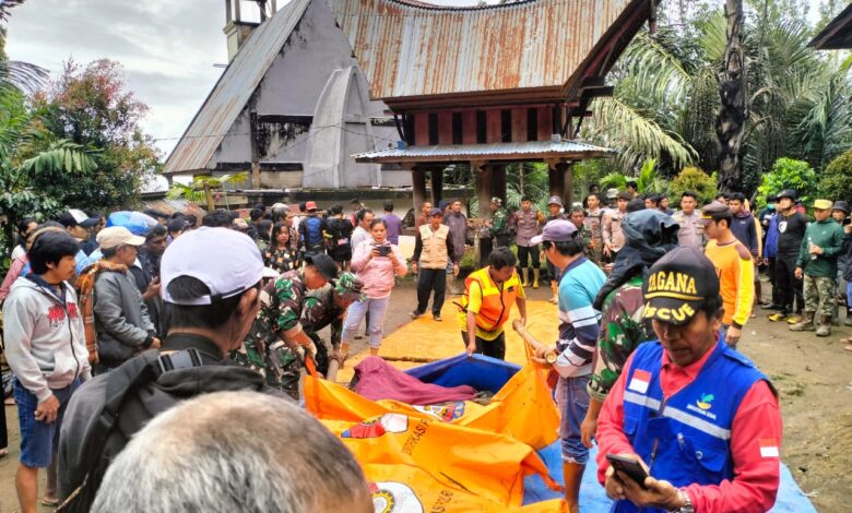 Dinas Kesehatan (Dinkes) Provinsi Sulawesi Selatan (Sulsel) telah mengirimkan bantuan bagi korban tanah longsor di Kabupaten Tana Toraja.