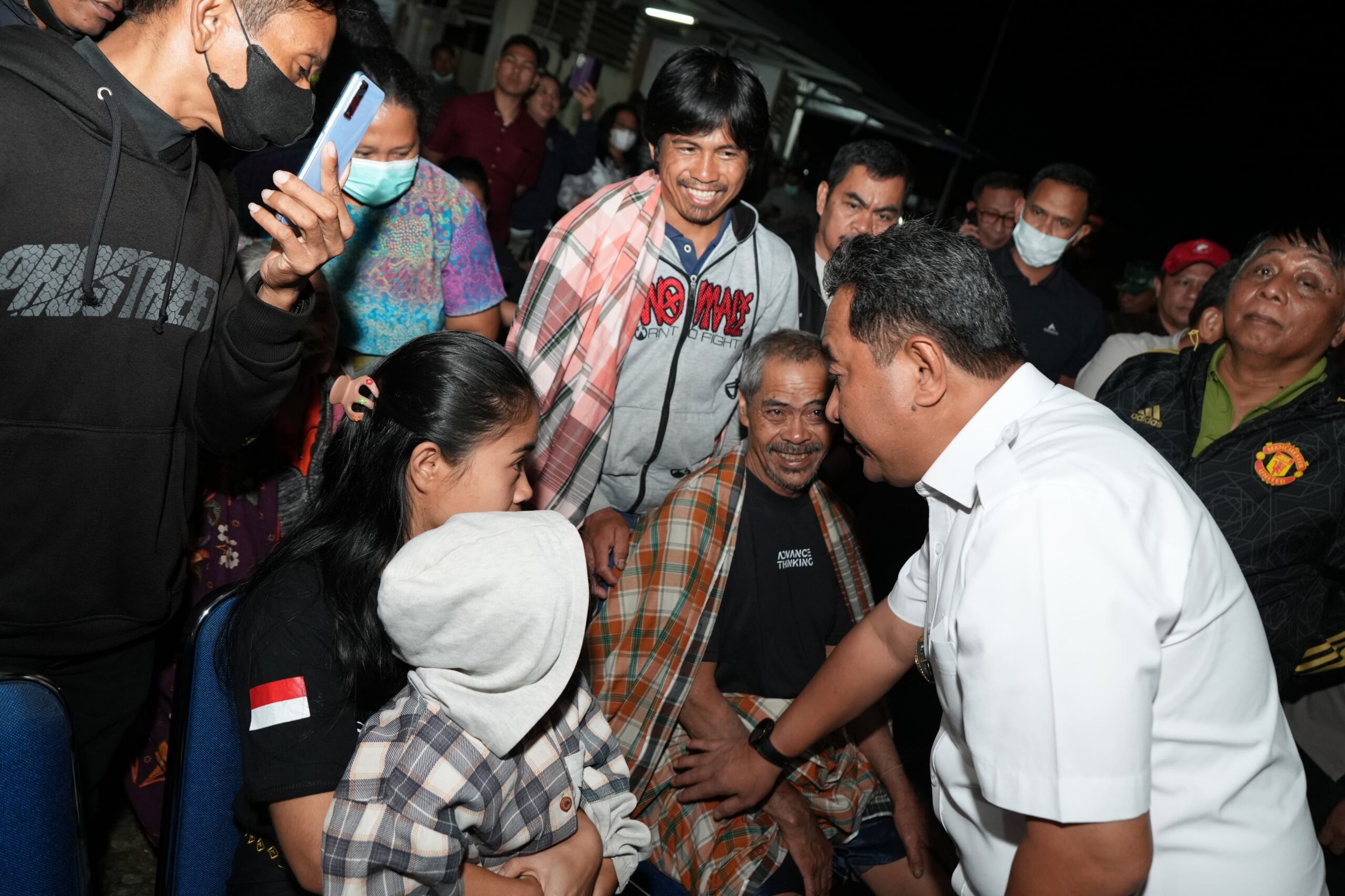 Tana Toraja Berduka, Pj Gubernur Bahtiar Kunjungi Korban Longsor dan Serahkan Bantuan