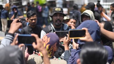 Koalisi Wartawan Geruduk PN Makassar Protes Gugatan Perdata Rp700 Miliar Mantan Stafsus AS Terhadap Dua Media Online