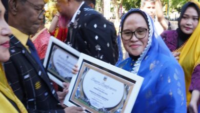 Mewakili Wali Kota Palu, Sekda Irmayanti Terima Penghargaan dari Gubernur Sulteng