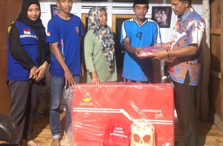 Respons Informasi Bencana Pohon Tumbang di Selayar, Kabid Linjamsos Pimpin Penyerahan Bantuan Tanggap Darurat