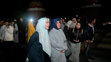 Bersama Warga Makassar, Ketua TP PKK Itikaf di Masjid Kubah 99