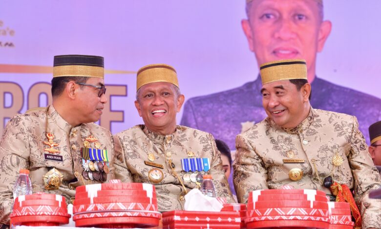 Pj Gubernur Bahtiar dan Kapolda Sulsel Hadiri Prosesi Mattompang Arajang