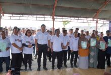 Menteri AHY Serahkan 655 Sertipikat Tanah Hasil PTSL Kepada di Kota Palu