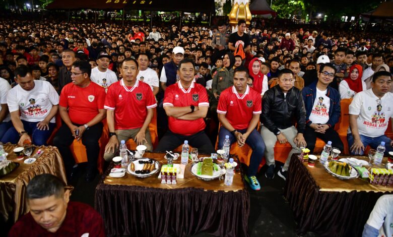 Bersama Ribuan Warga Parepare, Pj Gubernur Nobar Semi Final AFC di Lapangan Andi Makkasau
