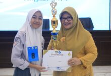 Juara Lomba Baca Surat Kartini Berbahasa Inggris, Modal Aisyah Siswi Asal Gowa Jadi Diplomat