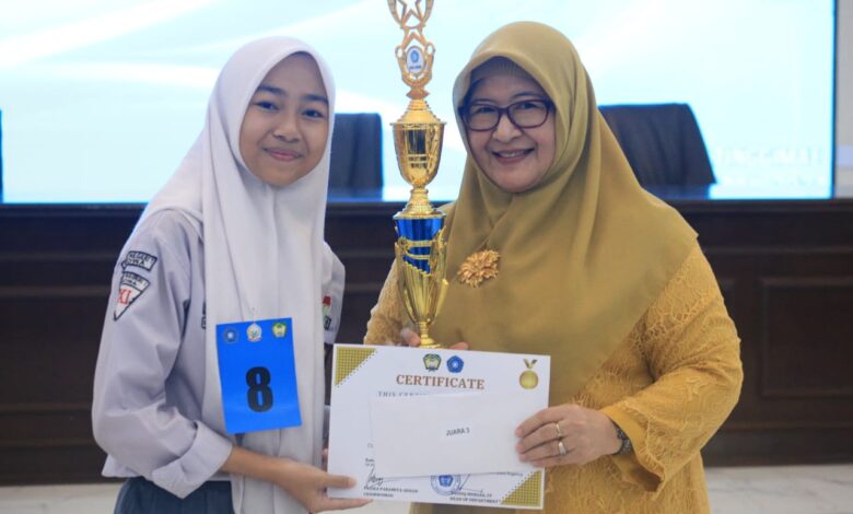 Juara Lomba Baca Surat Kartini Berbahasa Inggris, Modal Aisyah Siswi Asal Gowa Jadi Diplomat