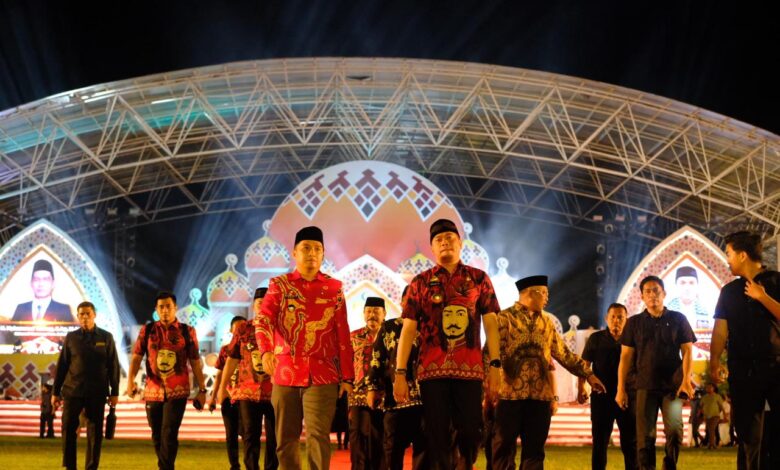 Hadir di Pembukaan MTQ Sulsel, Adnan-Kio Berikan Semangat ke Kontingen Gowa