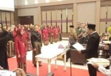 Lantik 135 Anggota PPK, Ketua KPU Bone Harap Solid Menjalankan Tugas