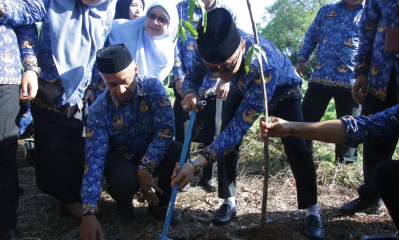 Pj Gubernur Prof Zudan Canangkan Gerakan Sulsel Menanam, Satu Pohon Tiap KK