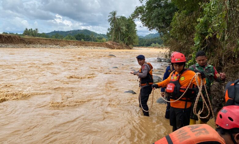 Kalla Rescue Terjun Langsung Evakuasi Korban Banjir Luwu