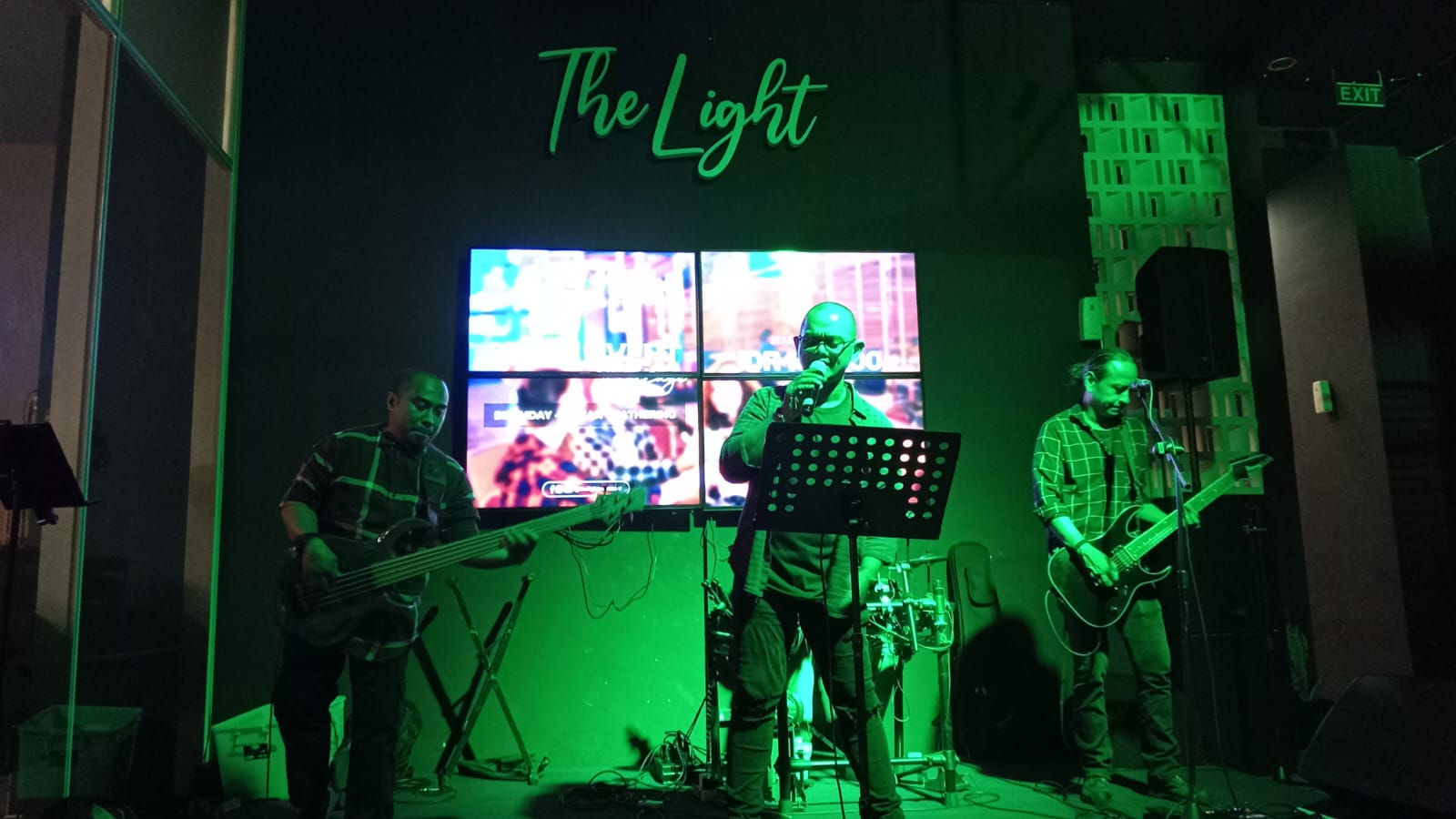 The Light Mercure Makassar Nexa Pettarani Hadirkan Malam Spesial Live Musik Bersama Blue C Band