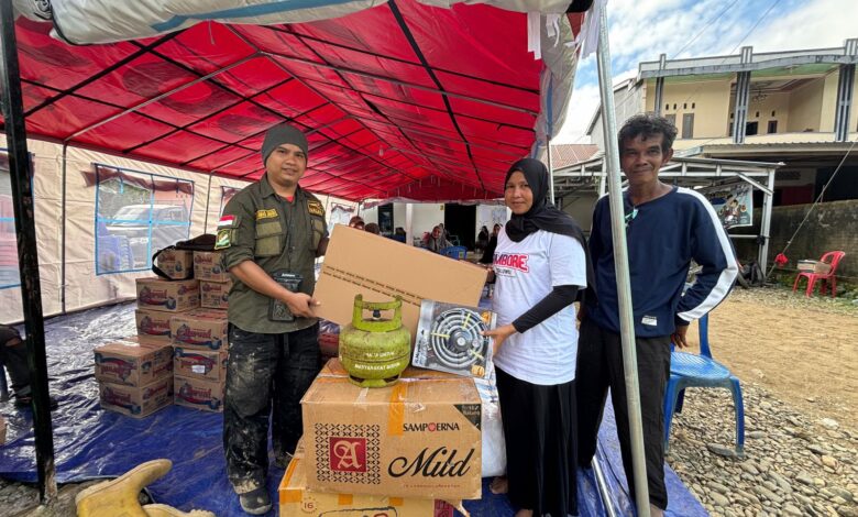 Tim LAZ Hadji Kalla Berikan Bantuan Logistik Bagi Korban Banjir Bandang Sulsel