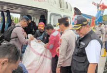 Pemprov Sulsel Beri Bantuan 10 Ton Beras untuk Korban Banjir dan Longsor di Luwu