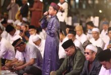 Bocah 7 Tahun Azan Subuh Bersuara Merdu di Salat Subuh Berjemaah Pemkot Makassar