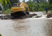 Kembali Jebol, Eskavator Andi Utta Perbaiki Mercu Bendungan Balangtikeke Ujungloe