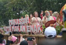 Dekranasda Kota Makassar Ikuti Parade Budaya di Solo