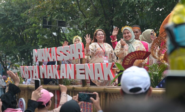 Dekranasda Kota Makassar Ikuti Parade Budaya di Solo