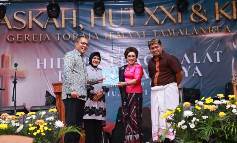 Wali Kota Makassar Serahkan IMB Pembangunan Gereja Naungan Sinode Toraja