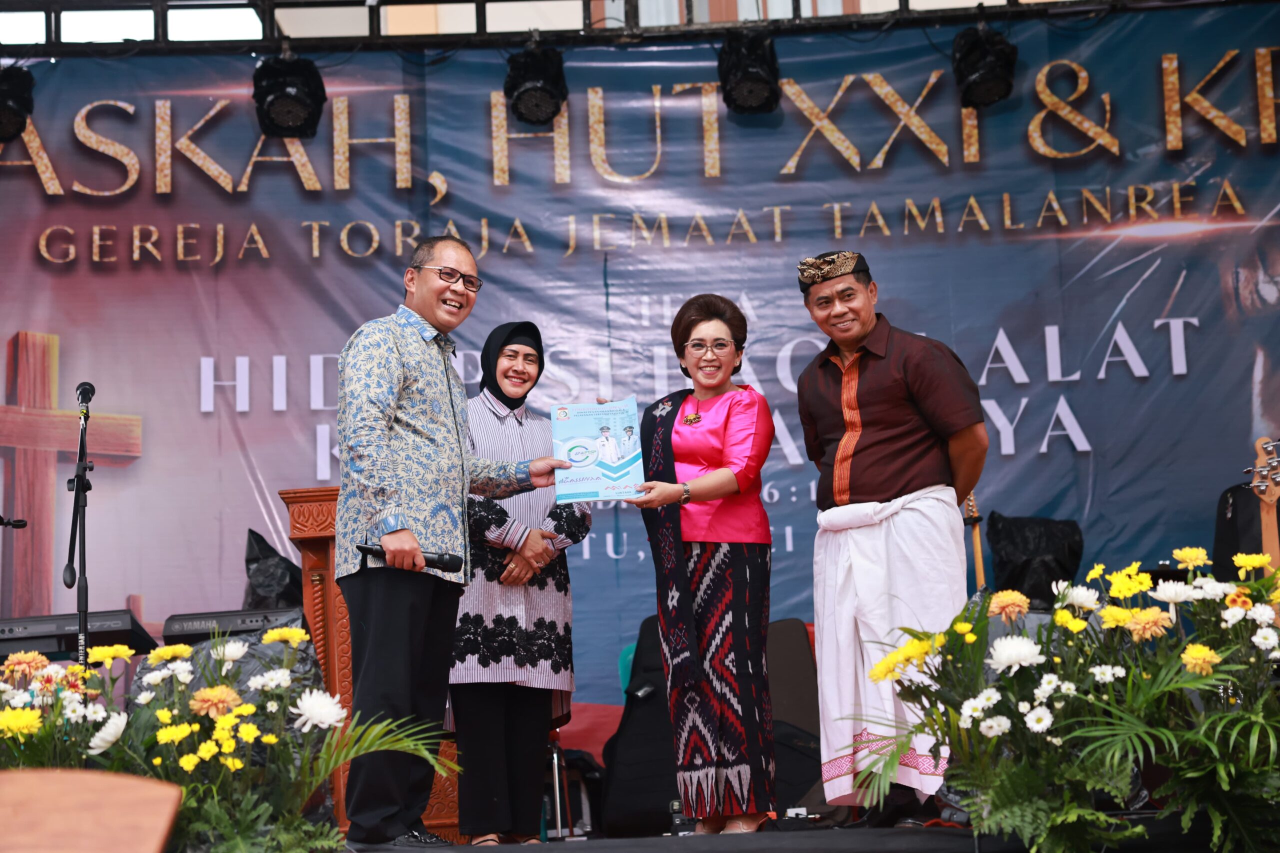 Wali Kota Makassar Serahkan IMB Pembangunan Gereja Naungan Sinode Toraja