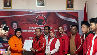 Diantar Ratusan Simpatisan, Indira Resmi Mendaftar Sebagai Cawali Makassar 2024 di PDI Perjuangan