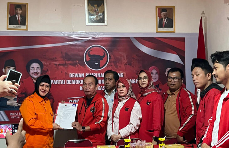 Diantar Ratusan Simpatisan, Indira Resmi Mendaftar Sebagai Cawali Makassar 2024 di PDI Perjuangan