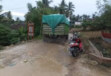 Ruas Jalan Perbatasan Bone-Soppeng Sudah 15 Tahun Kondisi Seperti Kubangan Kerbau
