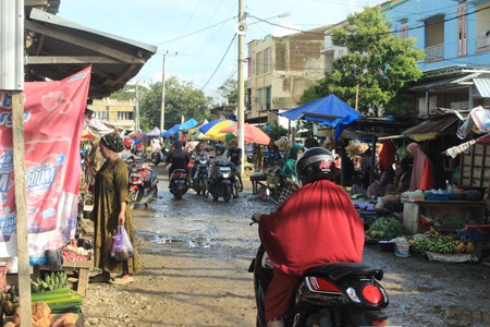 Pasar Tradisional Bajoe Bone Terlihat Jorok dan Amburadul