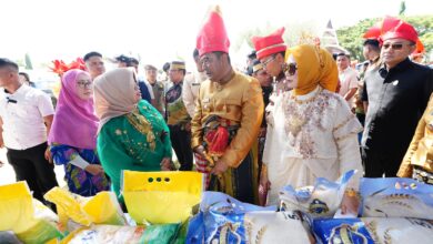 Penjabat Ketua TP PKK Provinsi Sulawesi Selatan Sofha Marwah Bahtiar dampingi Pj Gubernur Sulsel Bahtiar Baharuddin hadiri Peringatan HUT ke-161 Kabupaten Jeneponto, Rabu (1/5) di Jeneponto.