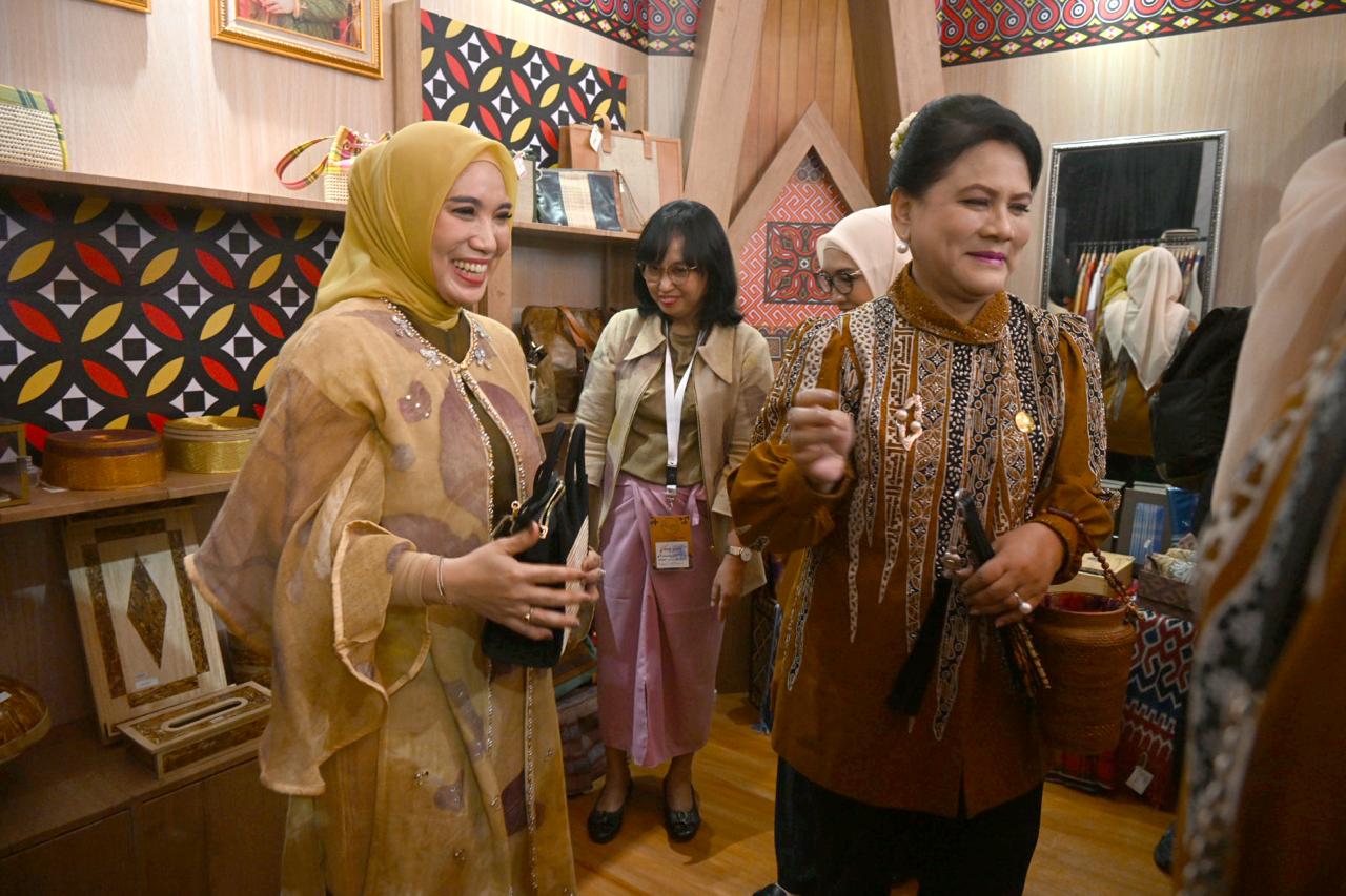 Dekranasda Sulsel Ikuti Pameran Expo UMKM di Solo, Sofha Marwah: Produk Unggulan dan Terbaik dari Sulsel