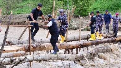Lewati Titian Bambu di Tengah Deras Arus Sungai, Pj Gubernur Bahtiar Temui Warga Korban Bencana di Latimojong dan Bajo Barat