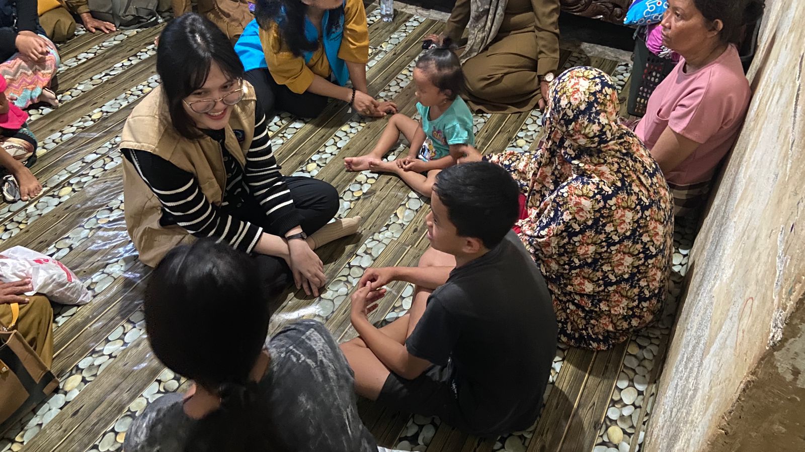 Pemprov Sulsel Beri Pendampingan Trauma Healing Anak-anak dan Perempuan Korban Banjir dan Longsor