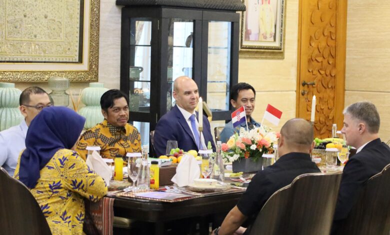 Pj Sekda Firman Pagarra Tawarkan Kerja Sama Low Carbon City ke Kroasia