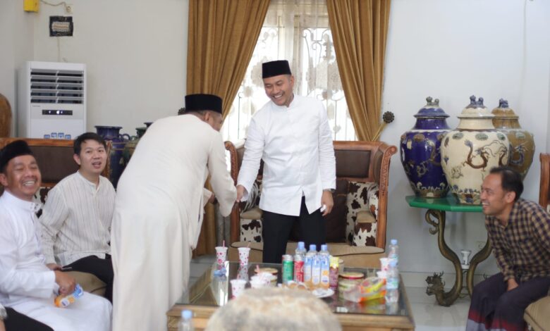 Momentum Perayaan Idul Adha, Balon Wali Kota Makassar Andi Seto Silaturahmi dengan Warga