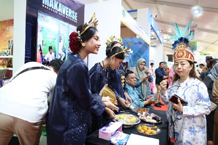 Booth Pemkot Makassar Jadi Pusat Perhatian Pengunjung ICE 2024