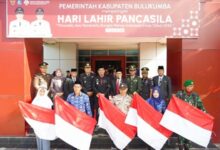 Pimpin Upacara Hari Lahir Pancasila, Wabup Edy Manaf Serahkan Bendera Merah Putih